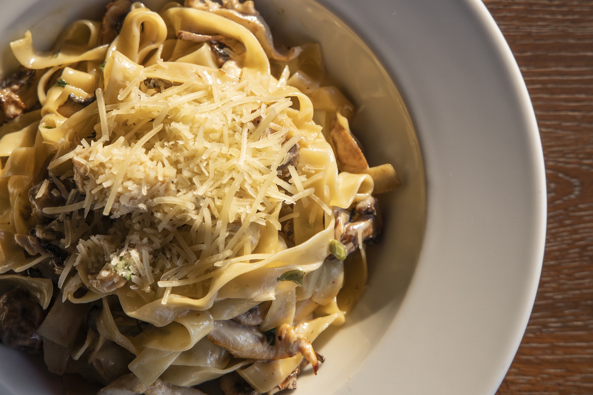 2 Recipes for Fettuccine with Creamy White Mushroom Sauce